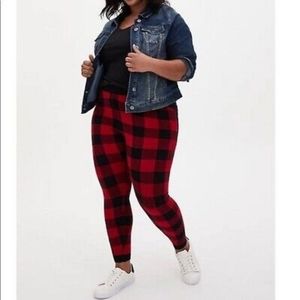NWOT Torrid Leggings